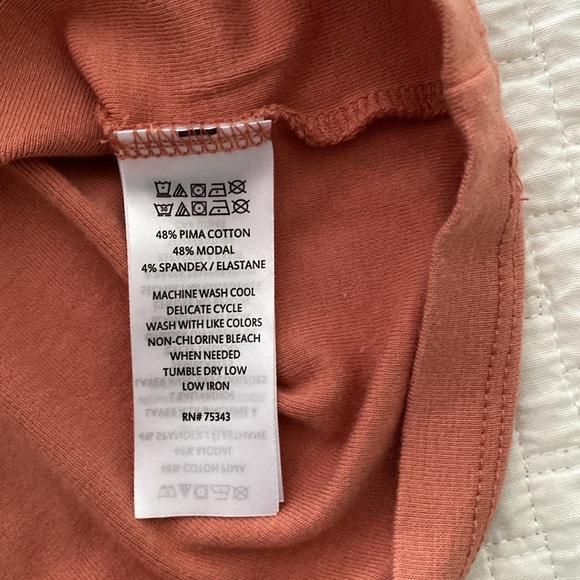 Soft peachy tshirt - Picture 3 of 6